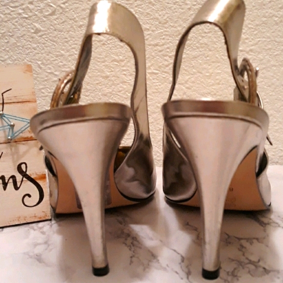 Antonio Melani Leather Gold Sling Back Heels - Picture 4 of 7